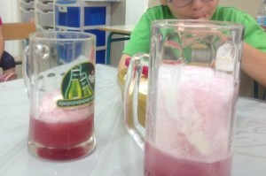 גזוז גלידה מימין, מצוף משמאל